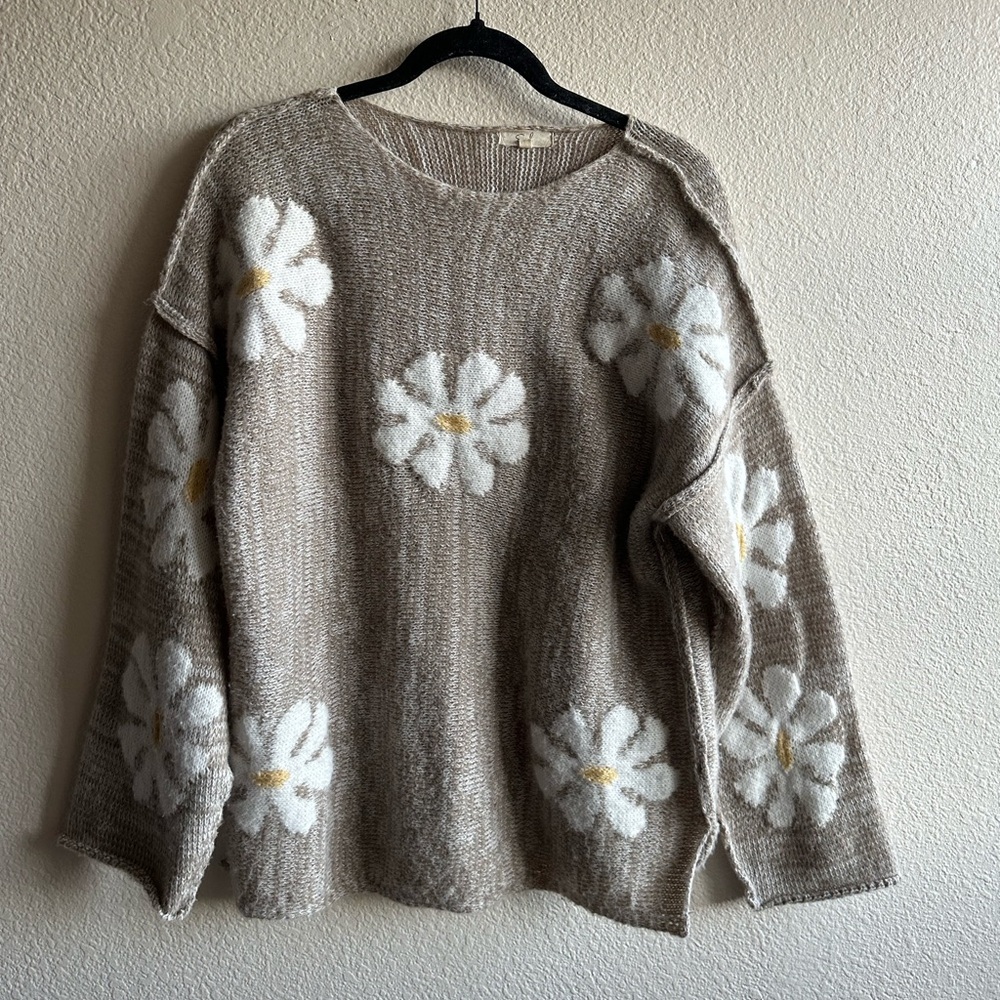 Womens Easel Daisy Pullover Sweater
